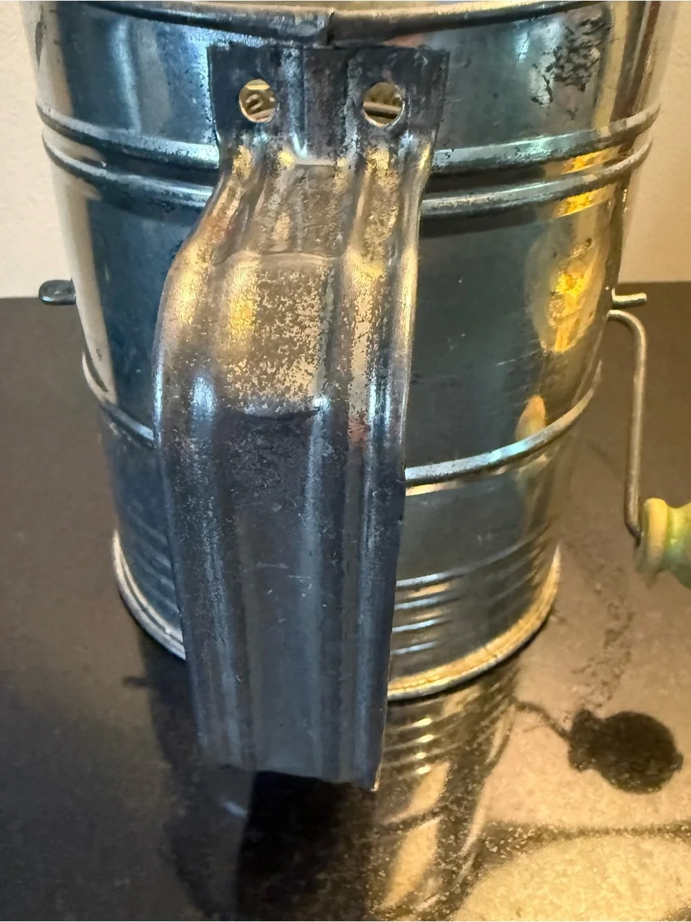 Bromwell's BEE Vintage Metal Sifter - Silver
